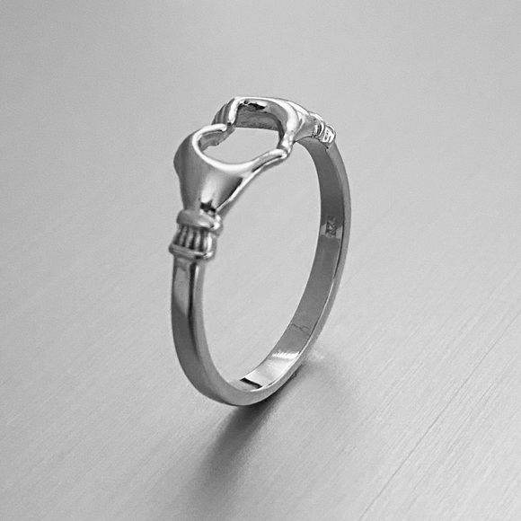 Sterling Silver Minimalist Heart Hand Ring, Claddagh Rings, I Love You Jewelry - Picture 8 of 8